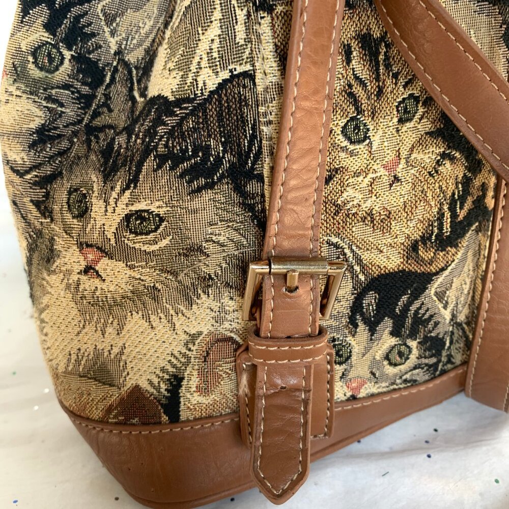Signare Cat Kitten All over Print Tapestry Backpack Tan Drawstring Buckle Snap - Picture 10 of 14